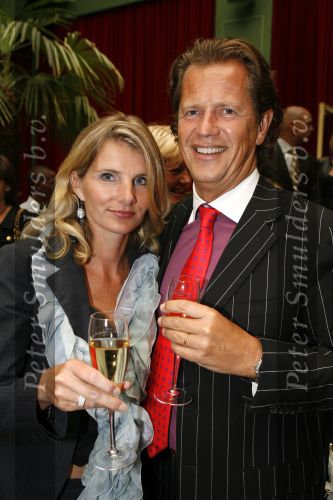 Amsterdam 28 augustus 2006
Modeshow Ronald Kolk in krasnapolsky.
jan Willem Bruggenwirth met zijn vrouw