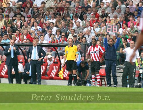 Eindhoven, 17 September 2006
Kompetitiewedstrijd PSV-Feyenoord, eindstand 2-1
Jefferson Farfan en Arouna Kone in duel met Serginho Green en Invalbeurt en erste officiele minuten voor Patrick Kluivert
© Foto Ronald Otter