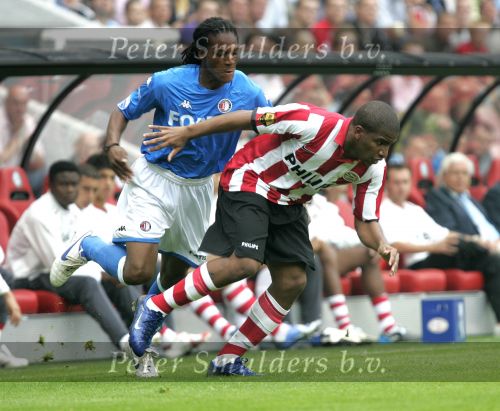 Eindhoven, 17 September 2006
Kompetitiewedstrijd PSV-Feyenoord, eindstand 2-1
Jefferson Farfan in duel met Serginho Greene.