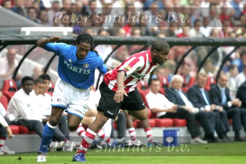 Eindhoven, 17 September 2006
Kompetitiewedstrijd PSV-Feyenoord, eindstand 2-1
Jefferson Farfan in duel met Serginho Greene.