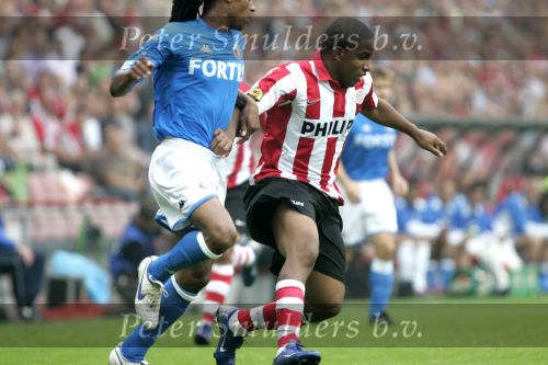 Eindhoven, 17 September 2006
Kompetitiewedstrijd PSV-Feyenoord, eindstand 2-1
Jefferson Farfan in duel met Serginho Greene.