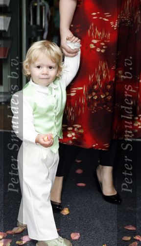 Amsterdam 2 september 2006
Tjeerd Oosterhuis en Edsilia Rombley trouwen in de Rode hoed.
Trijntje met haar zoontje Jonas