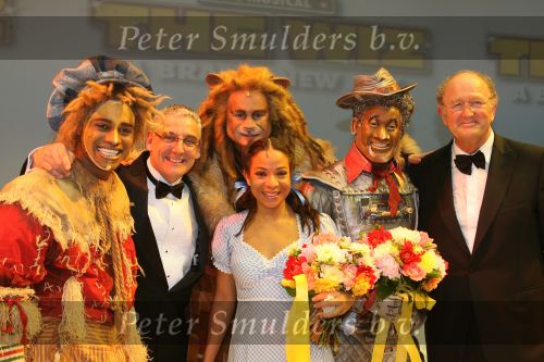 Utrecht, 9 September 2006
Beatrixhal. Permiere musical THE WIZ
Nurlaila Karim samen met Danny Yanga ( Vogelverschrikker ), Jerrel Houtsnee ( Blikkeman ) en Jeroen Phaff ( Laffe Leeuw )
Joop v d Ende