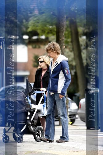 Amsterdam 30 augustus 2006
Jop de Vries  met zijn vriendin achet de kinderwagen.