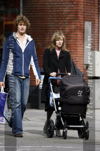 Amsterdam 30 augustus 2006
Jop de Vries  met zijn vriendin achet de kinderwagen.