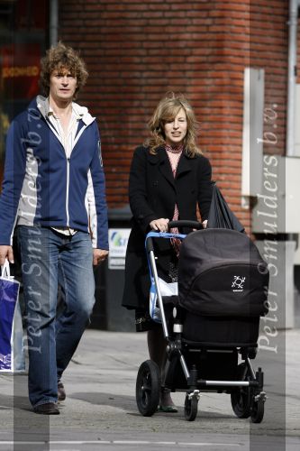 Amsterdam 30 augustus 2006
Jop de Vries  met zijn vriendin achet de kinderwagen.