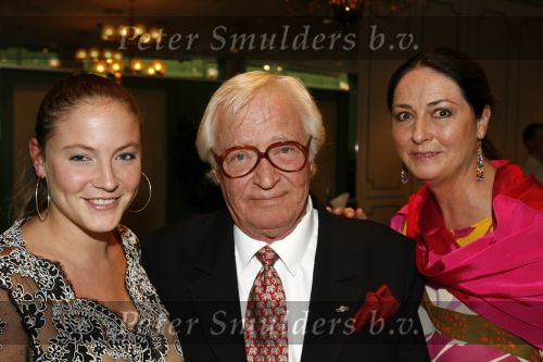 Amsterdam 28 augustus 2006
Modeshow Ronald Kolk in krasnapolsky.
Kees Verkade met vrouw en dochter
