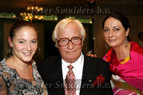 Amsterdam 28 augustus 2006
Modeshow Ronald Kolk in krasnapolsky.
Kees Verkade met vrouw en dochter