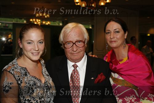 Amsterdam 28 augustus 2006
Modeshow Ronald Kolk in krasnapolsky.
Kees Verkade met vrouw en dochter