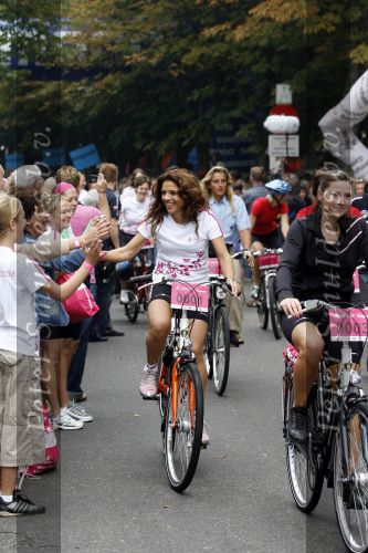 Den Bosch 17 september 2006
Fietsen voor Pink Ribbon met Leontien Zijlaard v Moorsel.