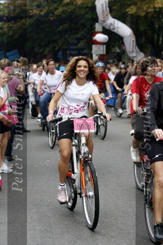 Den Bosch 17 september 2006
Fietsen voor Pink Ribbon met Leontien Zijlaard v Moorsel.