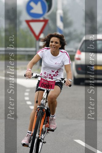 Den Bosch 17 september 2006
Fietsen voor Pink Ribbon met Leontien Zijlaard v Moorsel.
