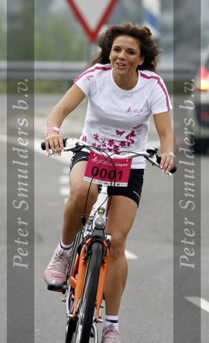 Den Bosch 17 september 2006
Fietsen voor Pink Ribbon met Leontien Zijlaard v Moorsel.