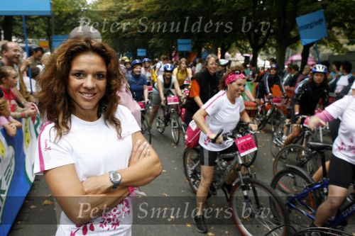Den Bosch 17 september 2006
Fietsen voor Pink Ribbon met Leontien Zijlaard v Moorsel.
Leontien