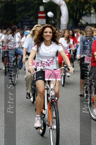 Den Bosch 17 september 2006
Fietsen voor Pink Ribbon met Leontien Zijlaard v Moorsel.