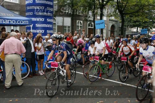 Den Bosch 17 september 2006
Fietsen voor Pink Ribbon met Leontien Zijlaard v Moorsel.