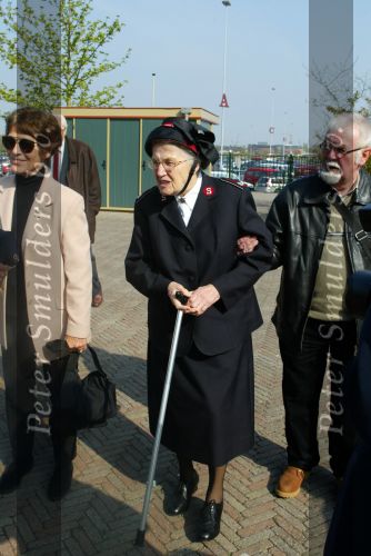 Kaatsheuvel 21 april 2002
50 jarig bestaan van de efteling en premiere show Hans Klok.
Mies Bouman en Majoor Bosshardt