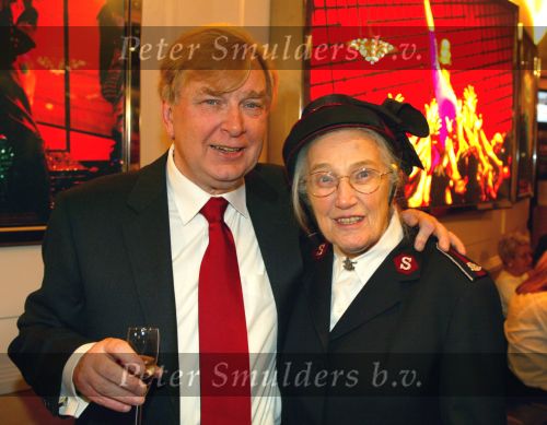 Scheveningen 25 maart 2002
Afscheid Henk v d Meyden in het circustheater.
Henk v d Meyden en Majoor Bosshardt
