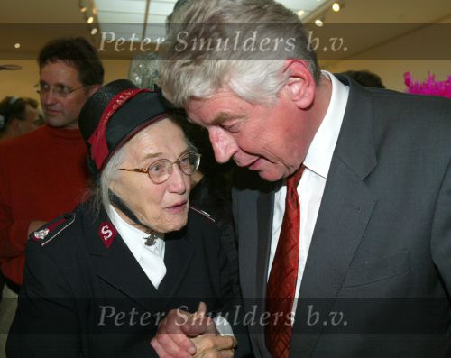 Amstelveen 28 mei 2002
Opening expositie Rita Kok.
Wim Kok en Majoor Bosshardt