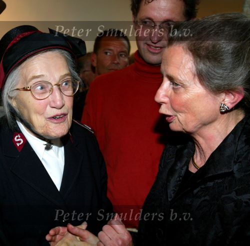Amstelveen 28 mei 2002
Opening expositie Rita Kok.
Majoor Bosshardt en Rita Kok