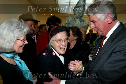 Amstelveen 28 mei 2002
Opening expositie Rita Kok.
Wim Kok en Majoor Bosshardt