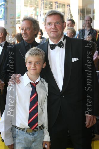 Utrecht, 9 September 2006
Beatrixhal. Permiere musical THE WIZ
Knut, de man van Mariska v Kolck met haar zoon