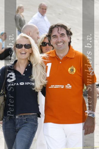 Noordwijk 26 augustus 2006
Polo op het strand van Noordijk.
Nick Kouwenhoven met Mandy Huydts.