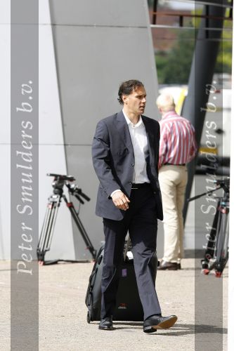 Eindhoven, 4 September 2006
Philips Stadion, bijeenkomst eerste training Nederlands elftal voor de wedstrijd tegen Wit Rusland.
Marco v Basten bij aankomst