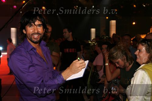 Hilversum 15 september 2006
Sterren dansen op het ijs.
Mari v d Ven met zijn  fans