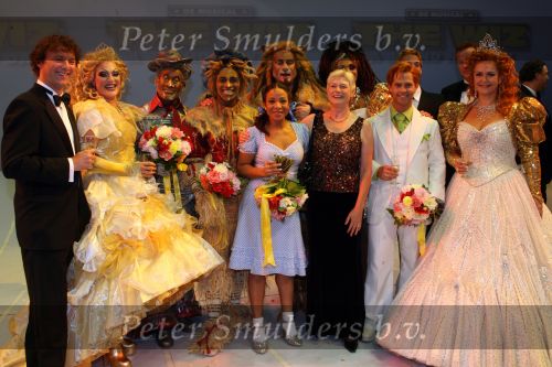 Utrecht, 9 September 2006
Beatrixhal. Permiere musical THE WIZ
De Cast met o.a.Nurlaila Karim, Danny de Munk, Jerrel Houtsnee, Danny Yanga, Jeroen Phaff, Mathilde Santing, Marjolijn Touw, Sophia Wezer, Charly Luske, Peter Rijnbeek, Frits Ssissing en Minister Maria v d Hoeven