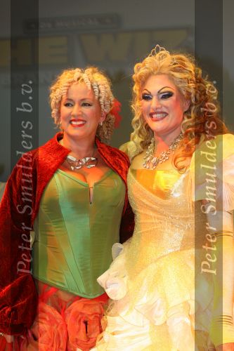 Utrecht, 9 September 2006
Beatrixhal. Permiere musical THE WIZ
Marjolijn Touw ( Sadista )met Karin Bloemen
