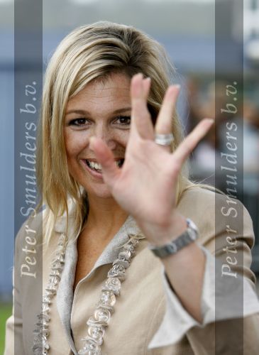 Groningen 5 september 2006
Maxima op bezoek bij de universiteit in Groningen. onder paraplu