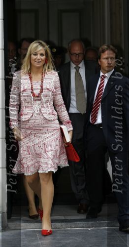 Den Haag 18 mei 2006
Maxima ontvangt boek Voor een beter  Nederland .