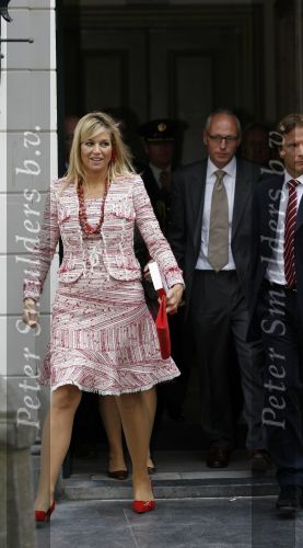 Den Haag 18 mei 2006
Maxima ontvangt boek Voor een beter  Nederland .