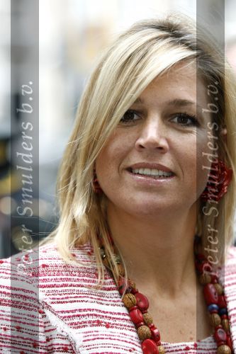 Den Haag 18 september 2006
Maxima ontvangt boek hoe verbeter ik nederland.