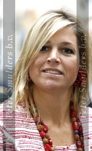 Den Haag 18 september 2006
Maxima ontvangt boek hoe verbeter ik nederland.