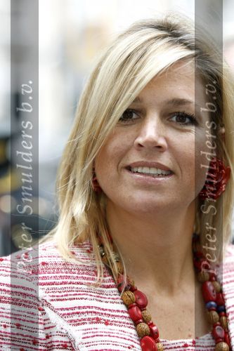 Den Haag 18 september 2006
Maxima ontvangt boek hoe verbeter ik nederland.