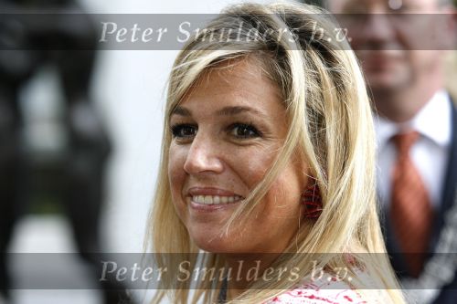 Den Haag 18 mei 2006
Maxima ontvangt boek 30 plannen voor een beter  Nederland .