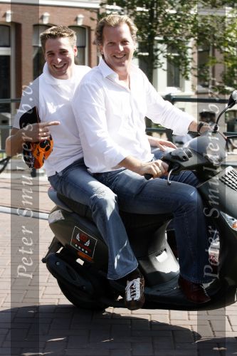Amsterdam 12 september 2006
Michiel Mol en Christijan Albers op Vespa scooter