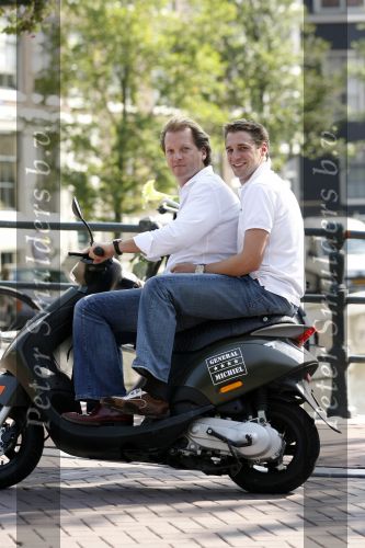 Amsterdam 12 september 2006
Michiel Mol en Christijan Albers  op vespa scooter .