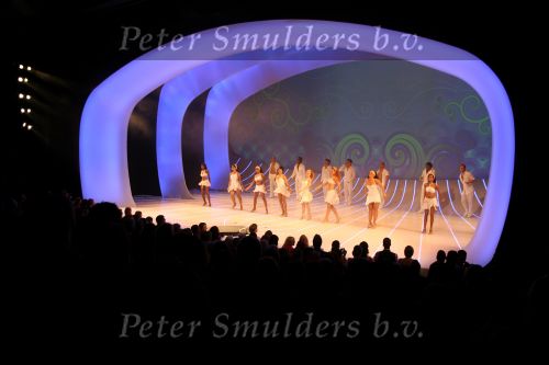 Utrecht, 9 September 2006
Beatrixhal. Permiere musical THE WIZ
o.a. Danny de Munk, Nurlaila Karim, Jerrel Houtsnee, Danny Yanga, Jeroen Phaff, Mathilde Santing, Marjolijn Touw, Sophia Wezer, Charly Luske, Peter Rijnbeek en Jamai
