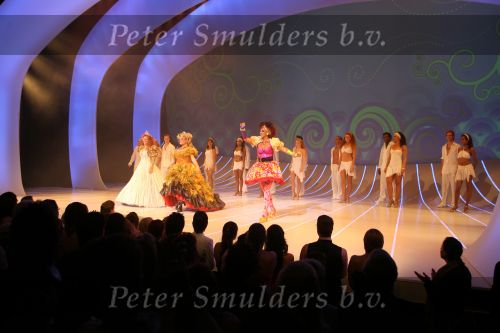 Utrecht, 9 September 2006
Beatrixhal. Permiere musical THE WIZ
o.a. Danny de Munk, Nurlaila Karim, Jerrel Houtsnee, Danny Yanga, Jeroen Phaff, Mathilde Santing, Marjolijn Touw, Sophia Wezer, Charly Luske, Peter Rijnbeek en Jamai