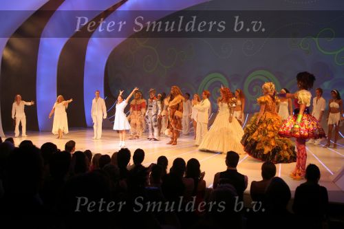Utrecht, 9 September 2006
Beatrixhal. Permiere musical THE WIZ
o.a. Danny de Munk, Nurlaila Karim, Jerrel Houtsnee, Danny Yanga, Jeroen Phaff, Mathilde Santing, Marjolijn Touw, Sophia Wezer, Charly Luske, Peter Rijnbeek en Jamai