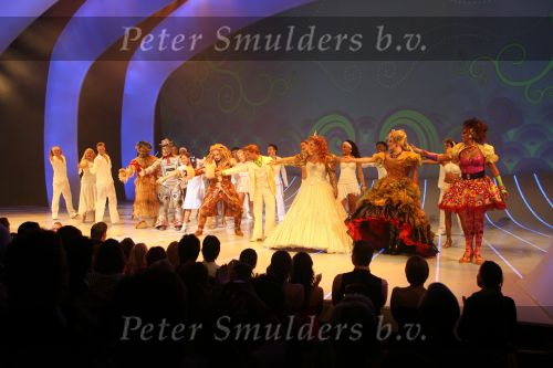 Utrecht, 9 September 2006
Beatrixhal. Permiere musical THE WIZ
o.a. Danny de Munk, Nurlaila Karim, Jerrel Houtsnee, Danny Yanga, Jeroen Phaff, Mathilde Santing, Marjolijn Touw, Sophia Wezer, Charly Luske, Peter Rijnbeek en Jamai