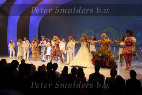 Utrecht, 9 September 2006
Beatrixhal. Permiere musical THE WIZ
o.a. Danny de Munk, Nurlaila Karim, Jerrel Houtsnee, Danny Yanga, Jeroen Phaff, Mathilde Santing, Marjolijn Touw, Sophia Wezer, Charly Luske, Peter Rijnbeek en Jamai