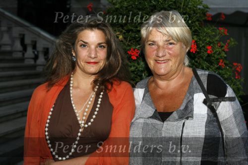 Amsterdam 6 september 2006
Modeshow Monique Collignon in het tropenmuseum.
Nelly Frijda met dochter