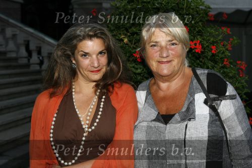 Amsterdam 6 september 2006
Modeshow Monique Collignon in het tropenmuseum.
Nelly Frijda met dochter