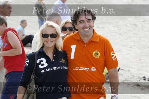 Noordwijk 26 augustus 2006
Polo op het strand van Noordijk.
Nick Kouwenhoven met Mandy Huydts.
