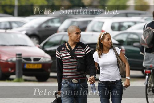Eindhoven, 4 September 2006
Philips Stadion, bijeenkomst eerste training Nederlands elftal voor de wedstrijd tegen Wit Rusland.
Nigel de Jong bij aankomst met zijn partner