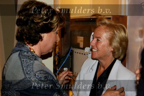 Hilversum 4 september 2006
Catherine Keyl krijgt koninklijke onderscheiding Ridder ...met Nina Brink